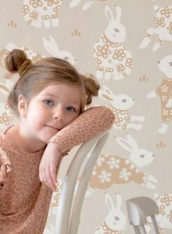 Tapete Rabbit Party Hellgraubeige